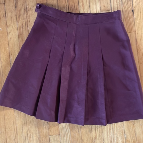 Pleated burgundy skirt, American apparel size a - Picture 4 of 4
